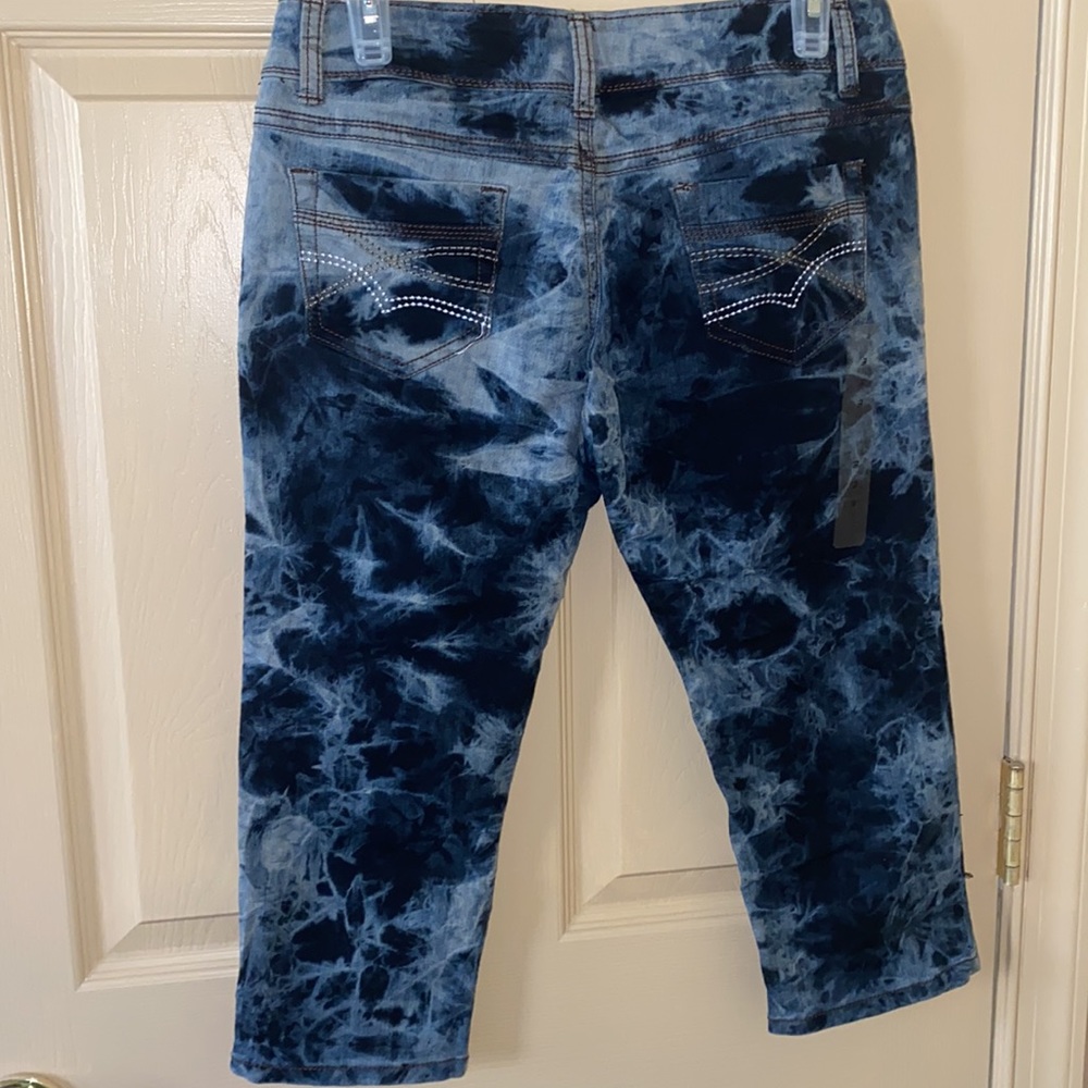 Decibel Capris - Picture 3 of 3